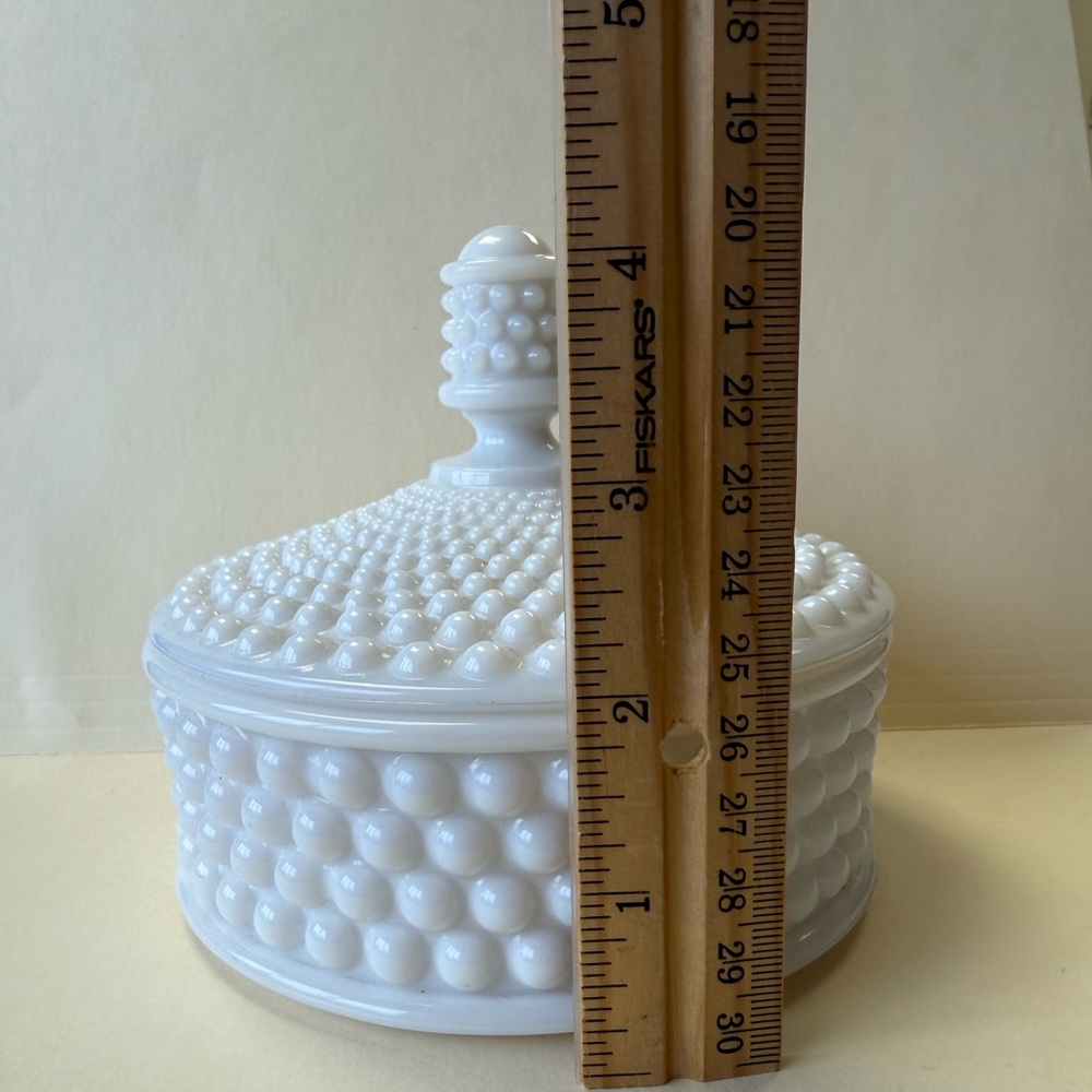 Vintage Westmoreland American Hobnail Milk Glass Puff Box Covered Candy Dish. - Picture 11 of 11